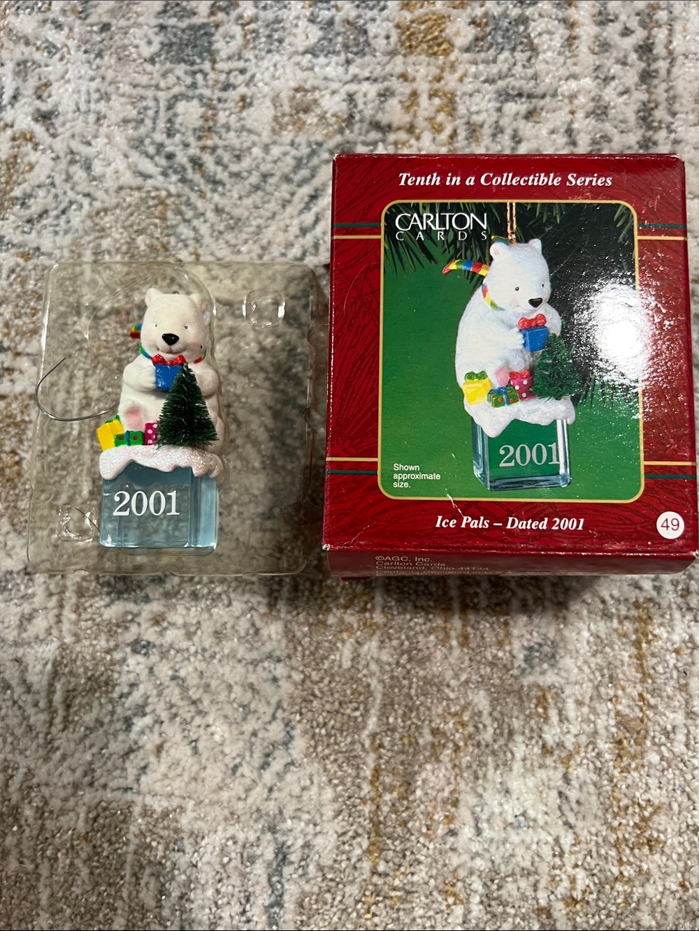 Carlton Cards 2001 White Polar Bear Ice Pals Ornament - z28
